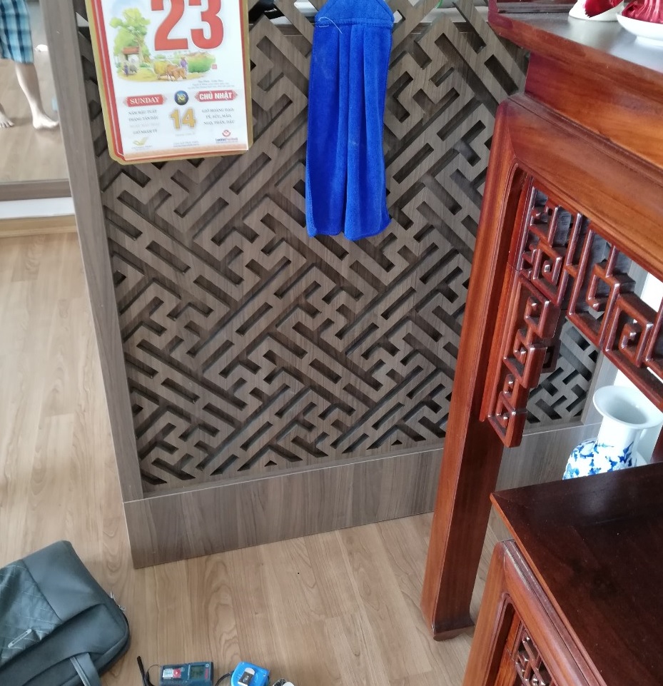 vách ngăn cnc bằng gỗ melamine óc chó
