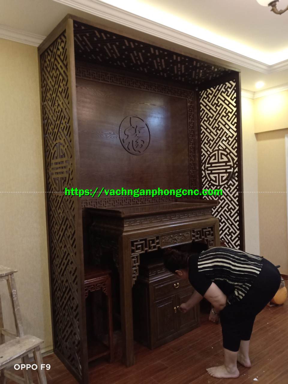 mẫu vách ngăn bàn thờ đẹp