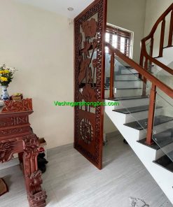 tấm bình phong che bàn thờ