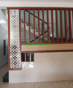 vách ngăn cầu thang tam cấp