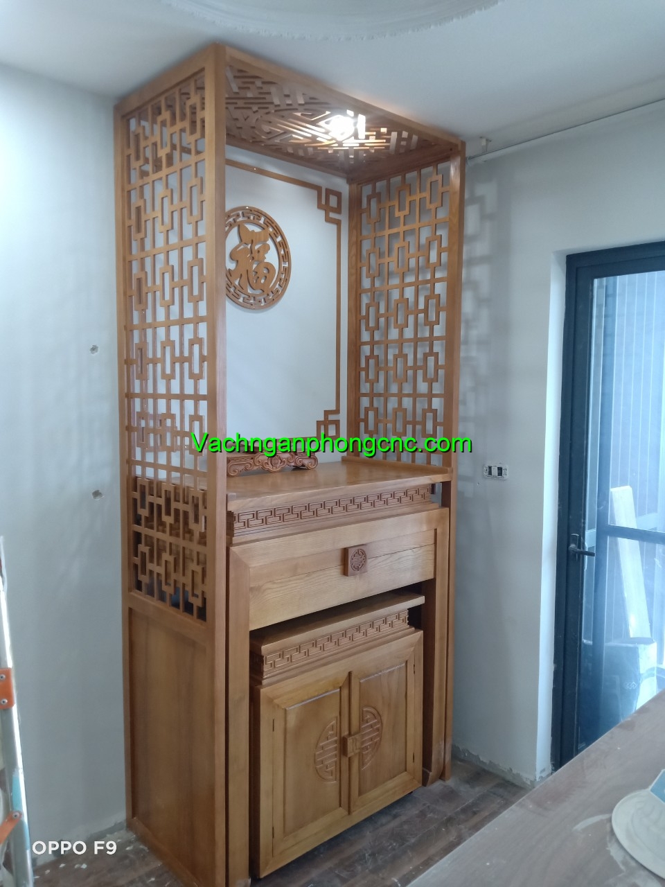 vách ngăn cnc phòng thờ