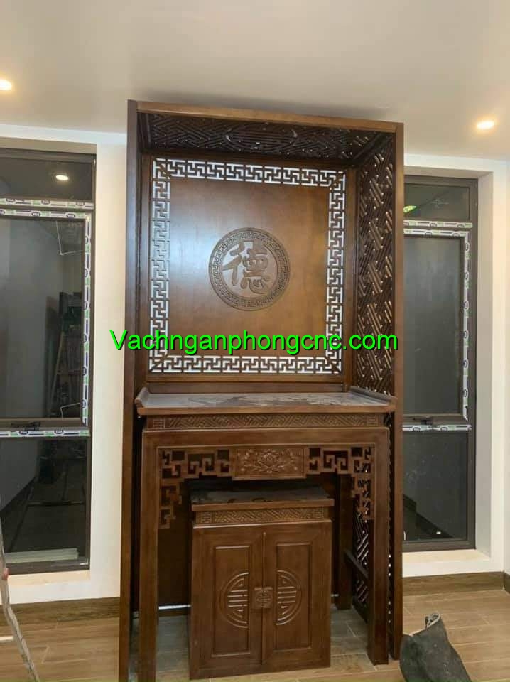 vách ngăn phòng khách và phòng thờ