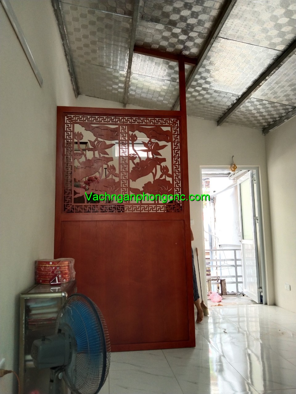 vách ngăn tủ thờ