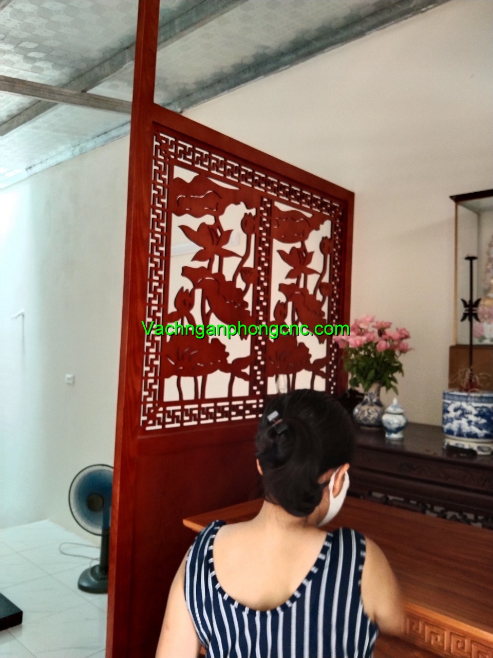 vách ngăn tủ thờ